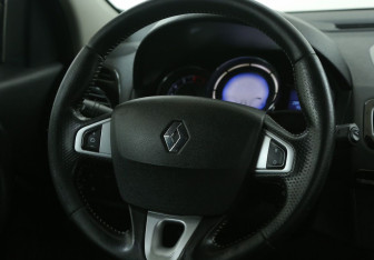 Подержанный автомобиль Renault Megane Hatchback 2013 года (16 фото)