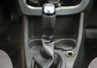 Подержанный автомобиль Renault Logan Sedan 2011 года (13 фото)