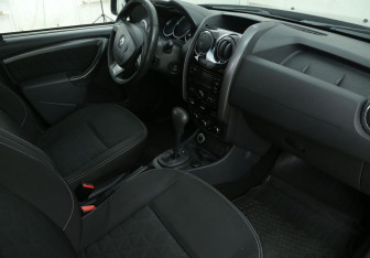 Подержанный автомобиль Renault Duster 2016 года (9 фото)