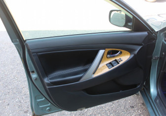 Подержанный автомобиль Toyota Camry Sedan 2006 года (9 фото)