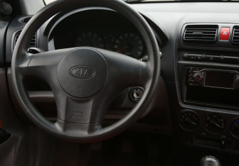 Подержанный автомобиль Kia Picanto 2007 года (14 фото)