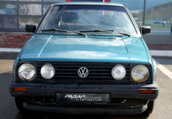 Подержанный автомобиль Volkswagen Golf Hatchback 1990 года (2 фото)