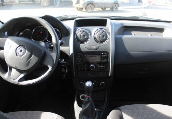 Подержанный автомобиль Renault Duster 2016 года (12 фото)
