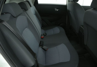 Подержанный автомобиль Nissan Qashqai 2013 года (11 фото)