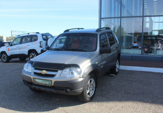Подержанный автомобиль Chevrolet Niva 2014 года (3 фото)