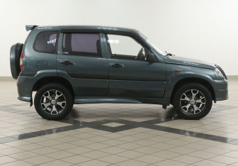 Подержанный автомобиль Chevrolet Niva 2008 года (5 фото)