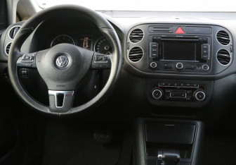 Подержанный автомобиль Volkswagen Golf Plus 2010 года (14 фото)