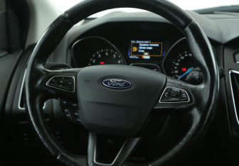Подержанный автомобиль Ford Focus Hatchback 2018 года (15 фото)