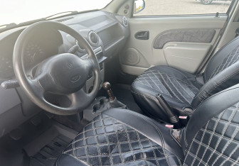 Подержанный автомобиль Renault Logan Sedan 2007 года (10 фото)