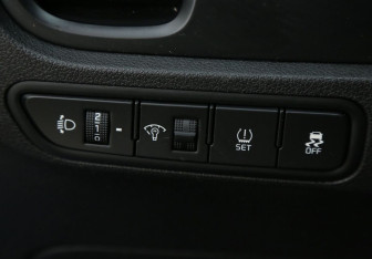 Подержанный автомобиль Kia Rio Hatchback 2018 года (32 фото)