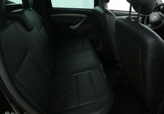 Подержанный автомобиль Renault Duster 2013 года (11 фото)