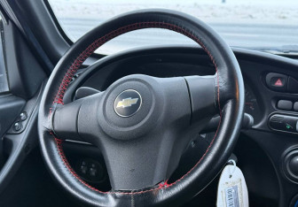 Подержанный автомобиль Chevrolet Niva 2012 года (15 фото)