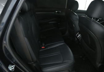 Подержанный автомобиль Kia Sorento 2022 года (15 фото)