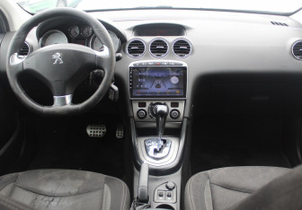 Подержанный автомобиль Peugeot 408 2014 года (13 фото)