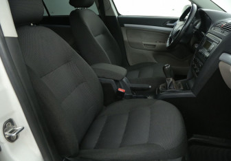 Подержанный автомобиль Skoda Octavia Liftback 2008 года (10 фото)