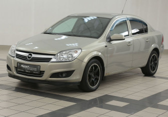 Подержанный автомобиль Opel Astra Sedan 2008 года (8 фото)