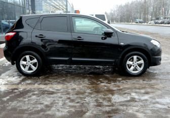Подержанный автомобиль Nissan Qashqai 2012 года (7 фото)