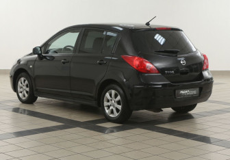 Подержанный автомобиль Nissan Tiida Hatchback 2007 года (2 фото)