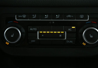 Подержанный автомобиль Volkswagen Tiguan 2010 года (22 фото)