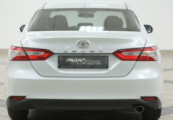 Подержанный автомобиль Toyota Camry Sedan 2018 года (3 фото)