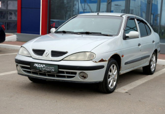 Подержанный автомобиль Renault Megane Sedan 2001 года (3 фото)