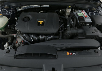 Подержанный автомобиль Kia K5 2020 года (10 фото)