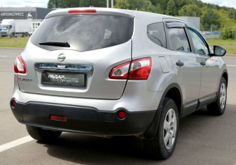 Подержанный автомобиль Nissan Qashqai+2 2012 года (6 фото)