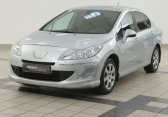 Подержанный автомобиль Peugeot 408 2012 года (8 фото)