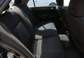 Подержанный автомобиль Mitsubishi Lancer Sedan 2006 года (11 фото)