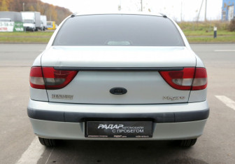 Подержанный автомобиль Renault Megane Sedan 2001 года (5 фото)