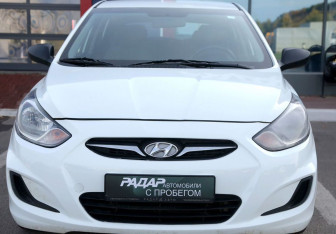 Подержанный автомобиль Hyundai Solaris Hatchback 2013 года (2 фото)