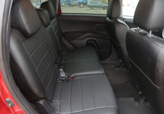 Подержанный автомобиль Mitsubishi Outlander 2011 года (11 фото)