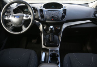 Подержанный автомобиль Ford Kuga 2014 года (12 фото)