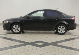 Подержанный автомобиль Mitsubishi Lancer Sedan 2008 года (7 фото)