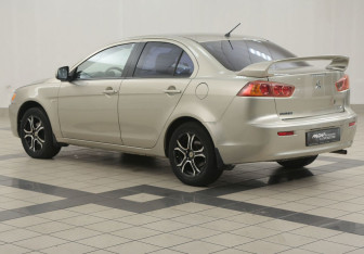 Подержанный автомобиль Mitsubishi Lancer Sedan 2008 года (2 фото)