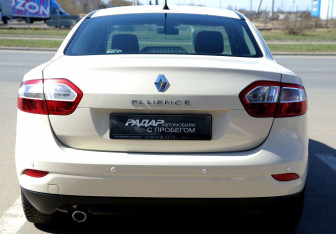 Подержанный автомобиль Renault Fluence 2013 года (5 фото)