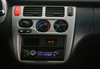 Подержанный автомобиль Honda HR-V 2004 года (10 фото)