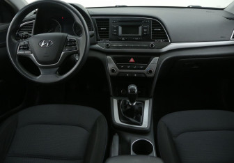 Подержанный автомобиль Hyundai Elantra Sedan 2017 года (12 фото)
