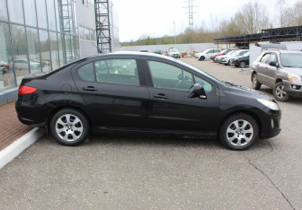 Подержанный автомобиль Peugeot 408 2013 года (8 фото)