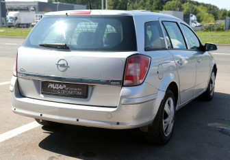 Подержанный автомобиль Opel Astra Wagon 2009 года (6 фото)