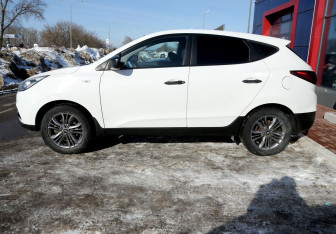 Подержанный автомобиль Hyundai ix35 2013 года (8 фото)