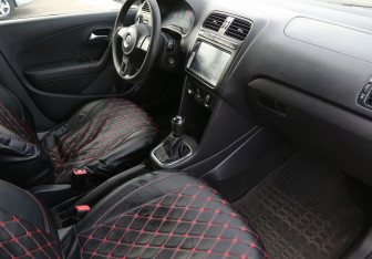 Подержанный автомобиль Volkswagen Polo Sedan 2012 года (9 фото)