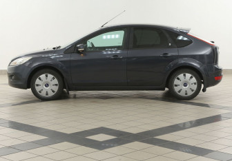 Подержанный автомобиль Ford Focus Hatchback 2008 года (7 фото)