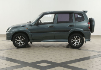 Подержанный автомобиль Chevrolet Niva 2008 года (7 фото)