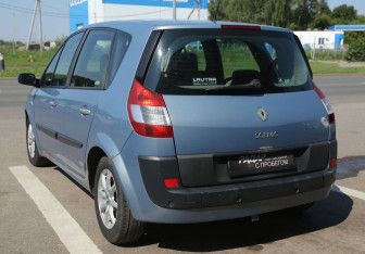 Подержанный автомобиль Renault Scenic 2006 года (4 фото)