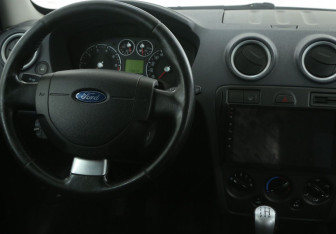 Подержанный автомобиль Ford Fusion 2008 года (14 фото)
