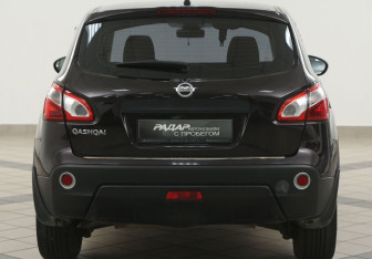 Подержанный автомобиль Nissan Qashqai 2012 года (3 фото)