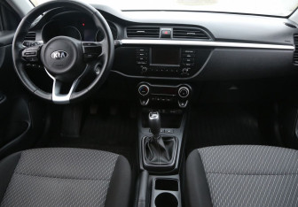 Подержанный автомобиль Kia Rio Hatchback 2020 года (18 фото)