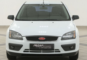 Подержанный автомобиль Ford Focus Hatchback 2008 года (6 фото)
