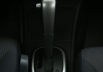 Подержанный автомобиль Nissan Tiida Hatchback 2007 года (15 фото)